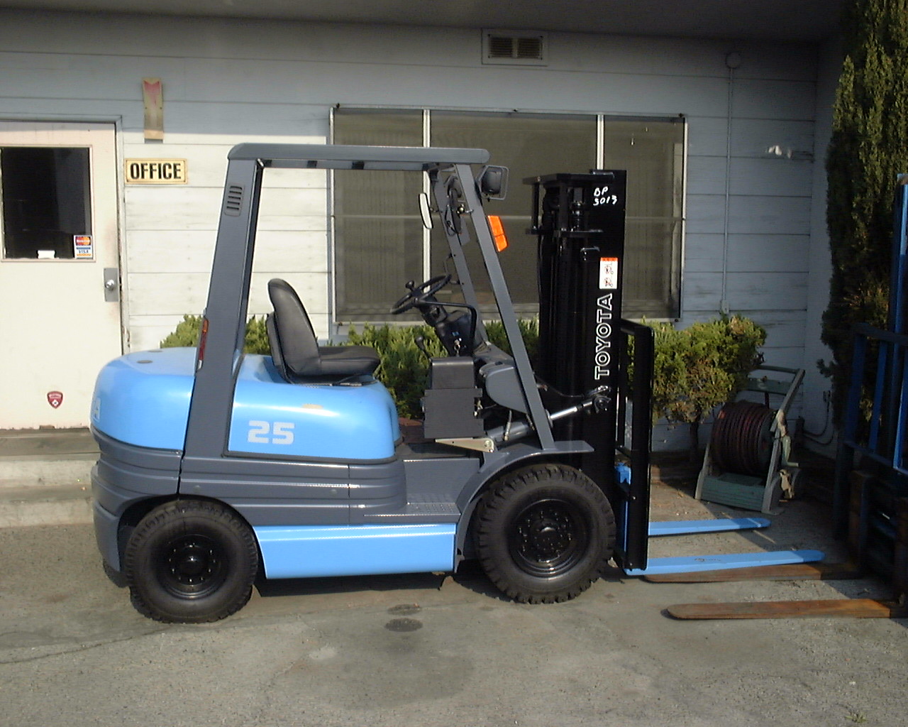 Click here for used forklifts,forklift repair,forklift parts,pallet jacks,forklift trucks and forklift rentals